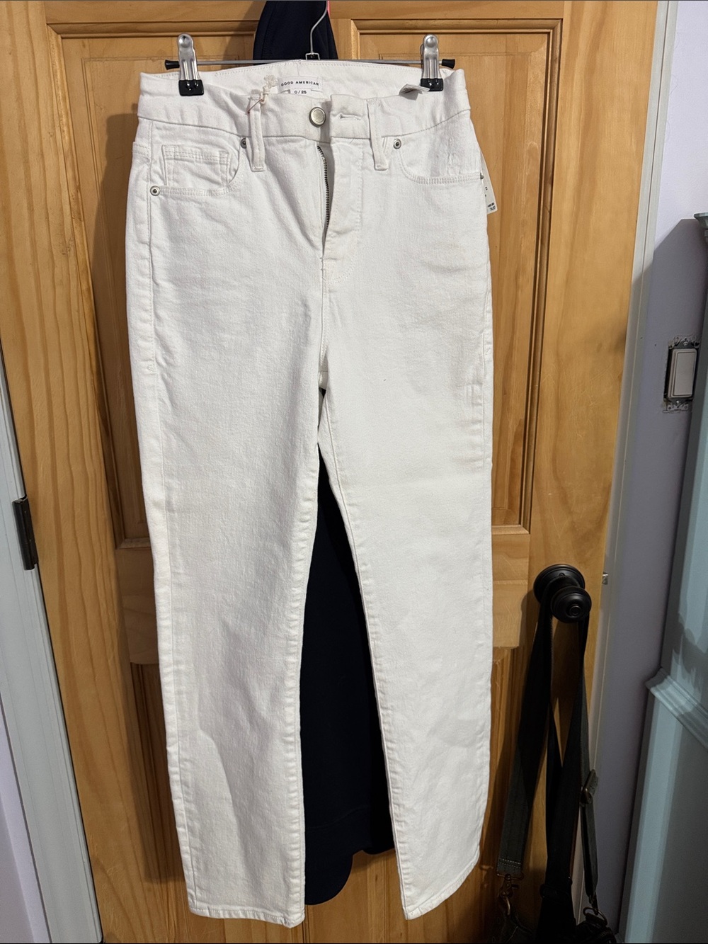 NEW WITH TAGS Good American White Straight-Leg Jeans - Picture 1 of 8